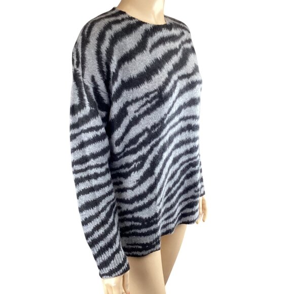 C By Bloomingdales Womens Cashmere Sweater Size‎ Small Grey Black Zebra Pattern - Picture 8 of 10